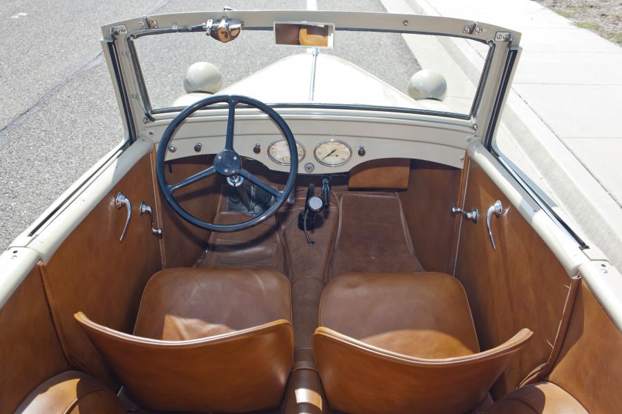 Интерьер American Bantam Convertible Coupe 1941 года  (фото 3 из 24)